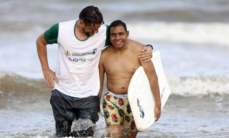 Verão Maior Paraná - Praia Brava de Guaratuba Federação Paranaense de Bodyboarding, do Instituto Guaramar e da prefeitura de Guaratuba, promoveram um evento com PCD - pessoas com deficiência, de pratica do esporte Bodyboarding.