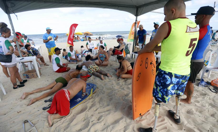 Verão Maior Paraná - Praia Brava de Guaratuba Federação Paranaense de Bodyboarding, do Instituto Guaramar e da prefeitura de Guaratuba, promoveram um evento com PCD - pessoas com deficiência, de pratica do esporte Bodyboarding.