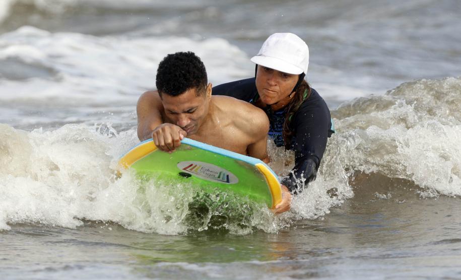 Verão Maior Paraná - Praia Brava de Guaratuba Federação Paranaense de Bodyboarding, do Instituto Guaramar e da prefeitura de Guaratuba, promoveram um evento com PCD - pessoas com deficiência, de pratica do esporte Bodyboarding.