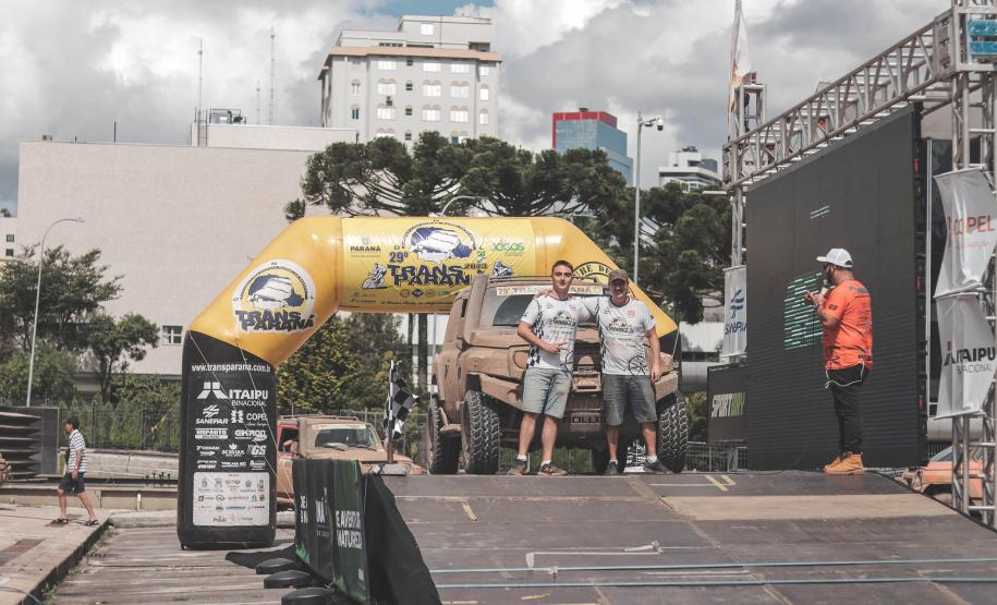 Mais de 1.200 pessoas acompanharam a festa de premiação do Rally Transparaná