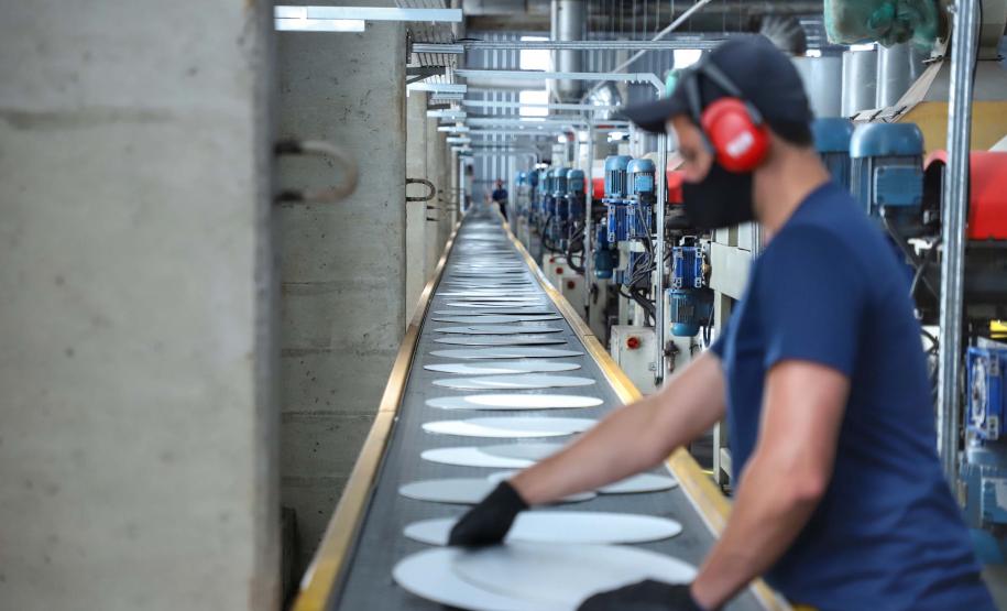 Indústria do Paraná cresce 3,9% em dezembro, melhor resultado do Sul