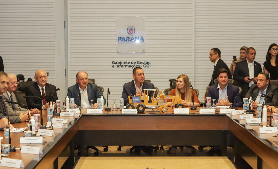 À Frente Paraná: governador anuncia pacote de obras de infraestrutura de R$ 3,4 bilhões