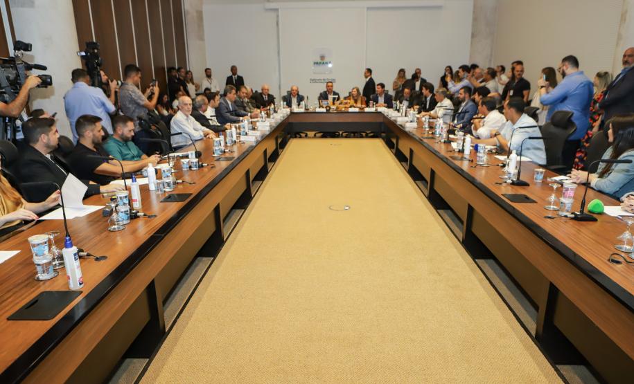 À Frente Paraná: governador anuncia pacote de obras de infraestrutura de R$ 3,4 bilhões