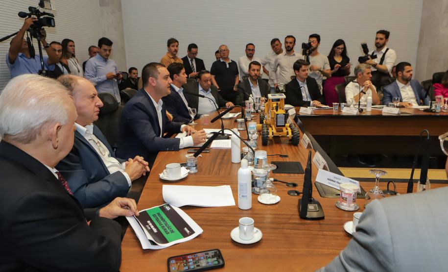 À Frente Paraná: governador anuncia pacote de obras de infraestrutura de R$ 3,4 bilhões