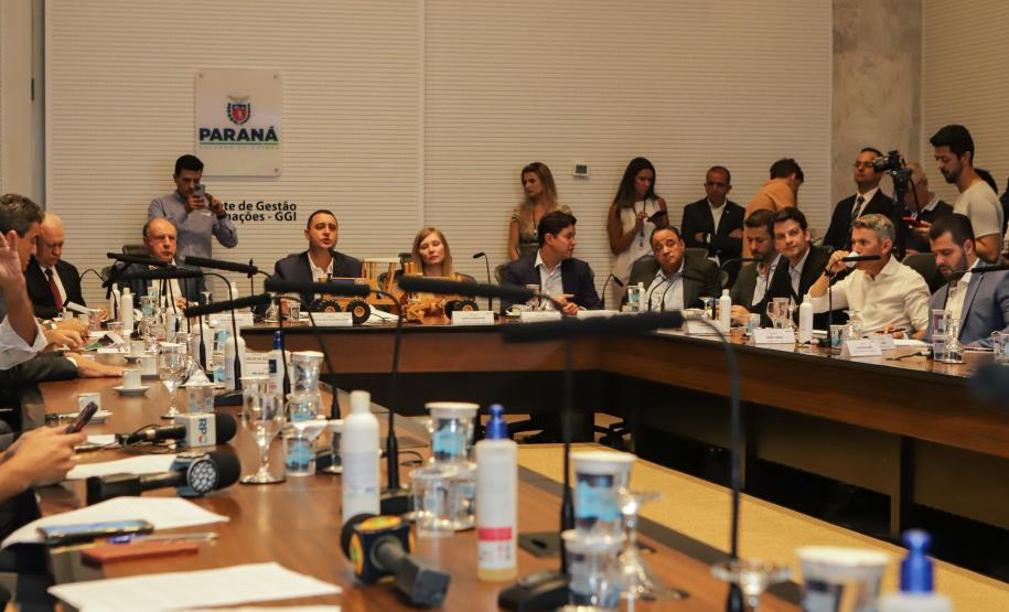 À Frente Paraná: governador anuncia pacote de obras de infraestrutura de R$ 3,4 bilhões