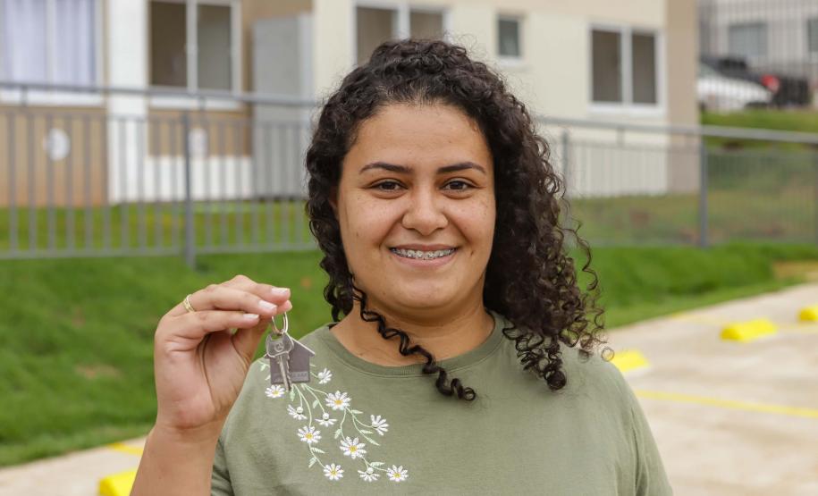Governador entrega 200 moradias e títulos de propriedade a famílias de Cascavel