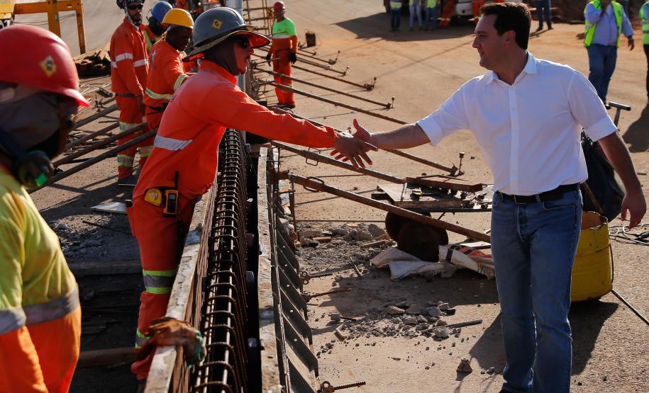 Governador assina decreto que garante reajuste no Salário Mínimo Regional