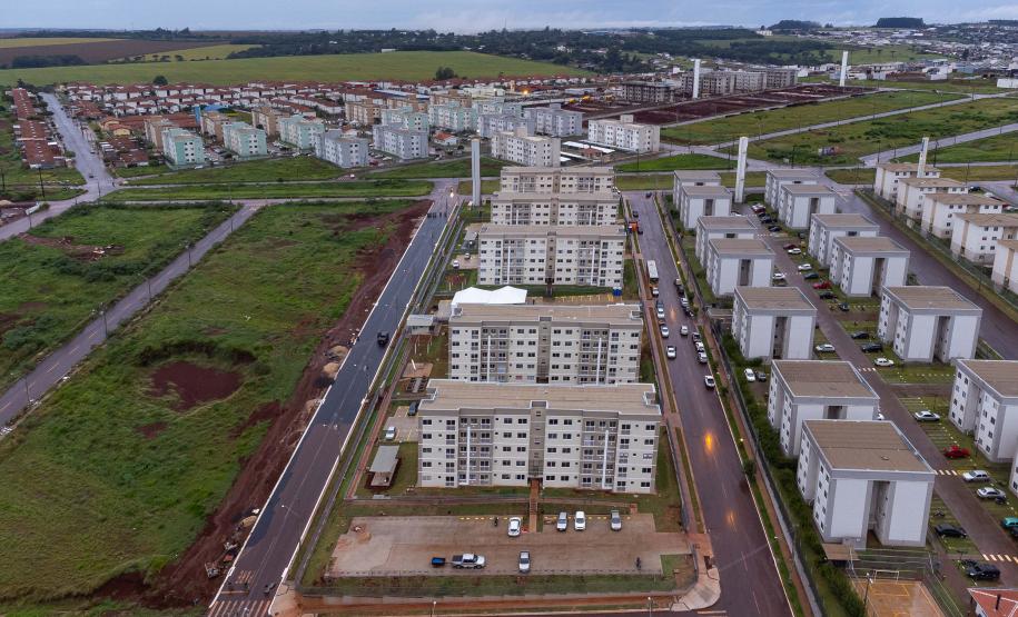 Governador entrega 200 moradias e títulos de propriedade a famílias de Cascavel
