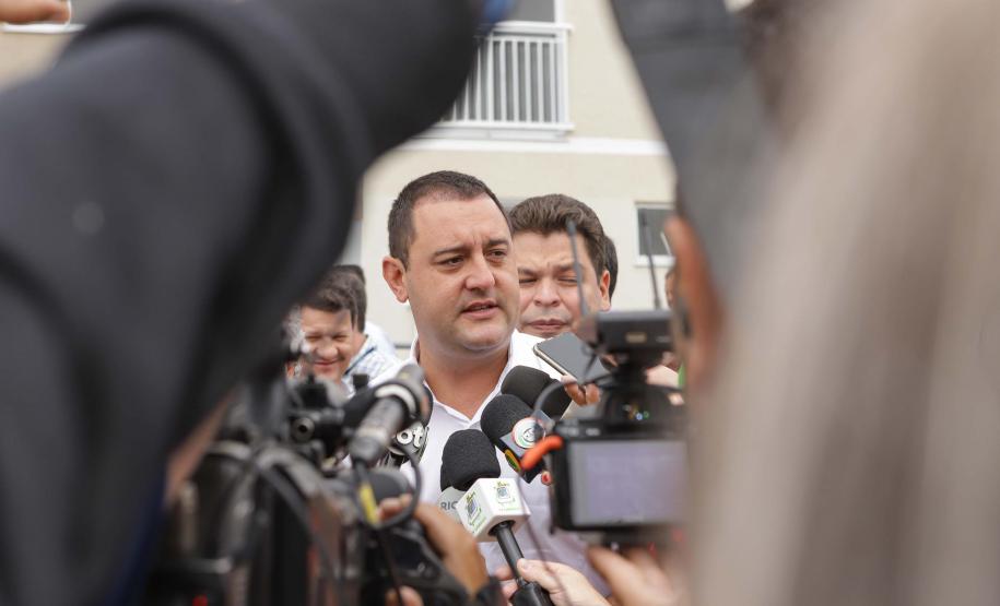 Governador entrega 200 moradias e títulos de propriedade a famílias de Cascavel