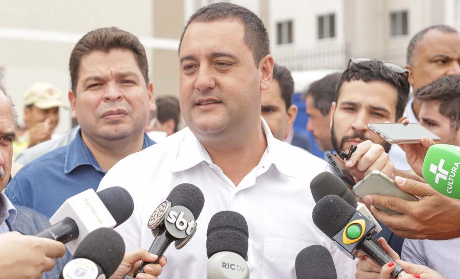 Governador entrega 200 moradias e títulos de propriedade a famílias de Cascavel