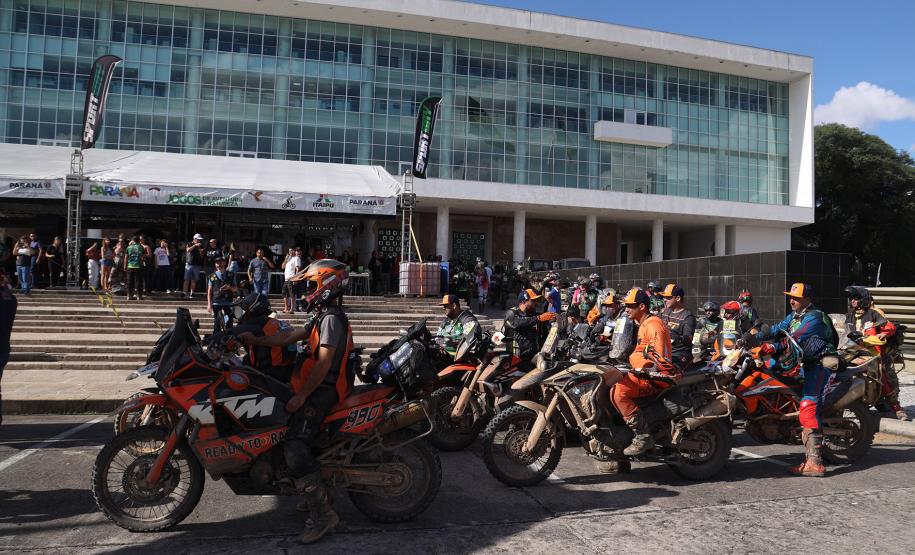 Mais de 1.200 pessoas acompanharam a festa de premiação do Rally Transparaná