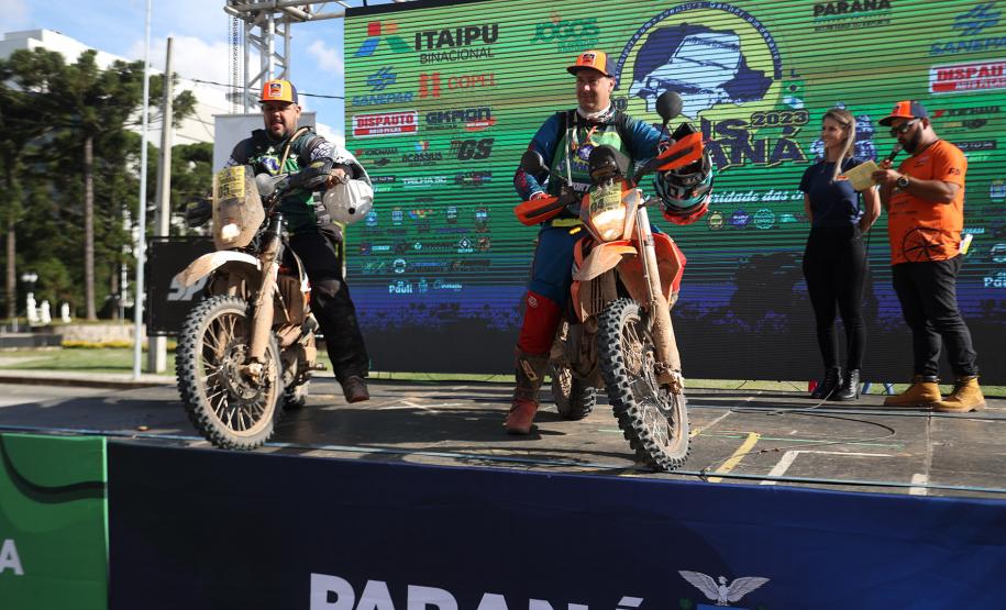 Mais de 1.200 pessoas acompanharam a festa de premiação do Rally Transparaná