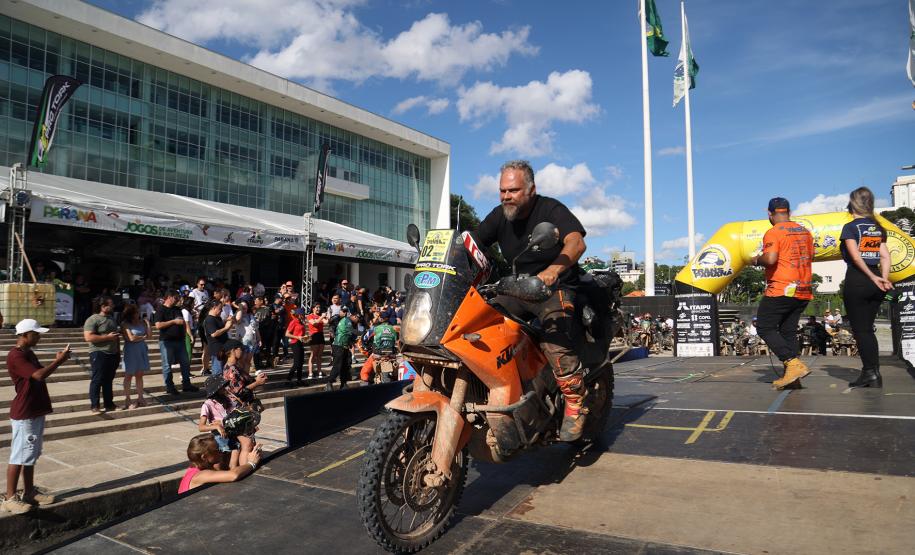 Mais de 1.200 pessoas acompanharam a festa de premiação do Rally Transparaná