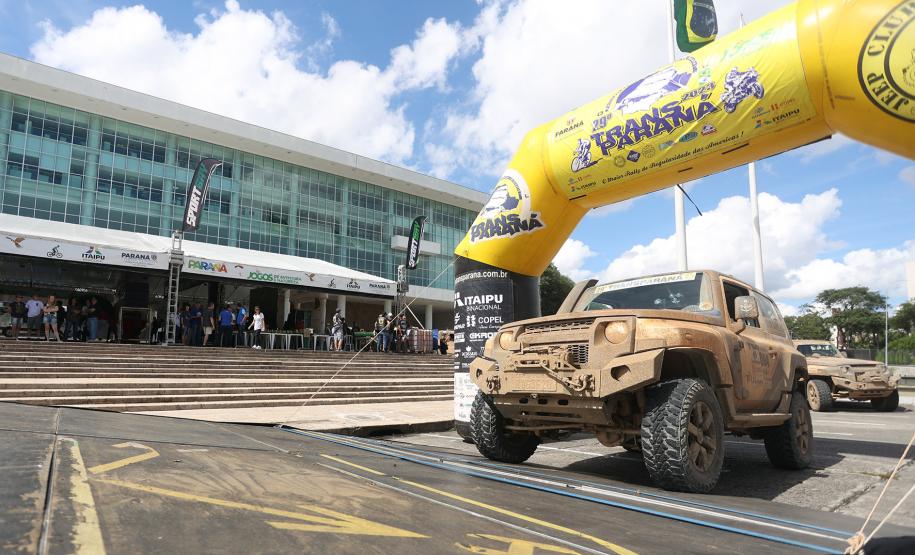 Mais de 1.200 pessoas acompanharam a festa de premiação do Rally Transparaná