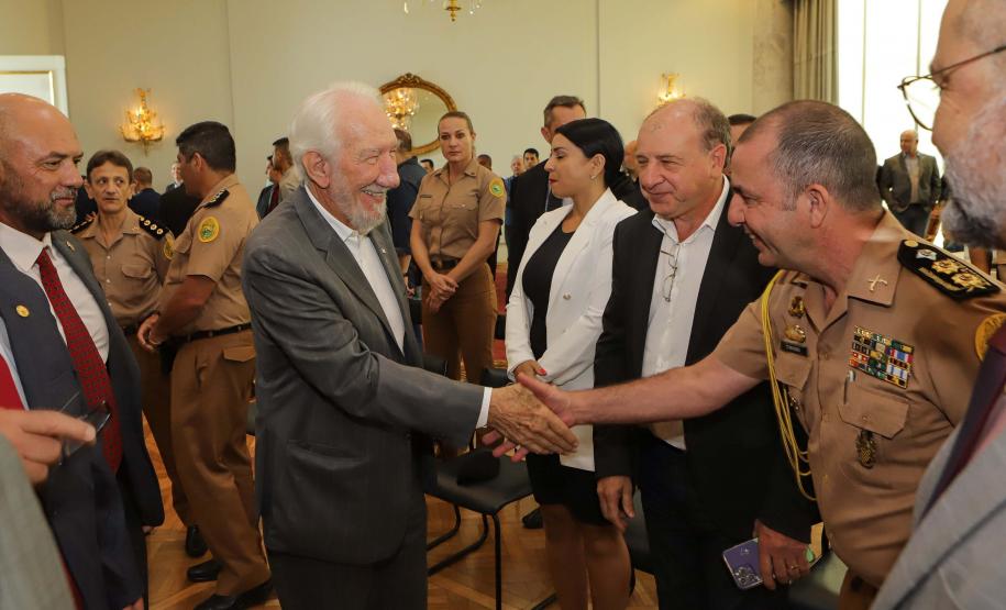Casa Militar comemora 95 anos e condecora autoridades com medalhas de mérito