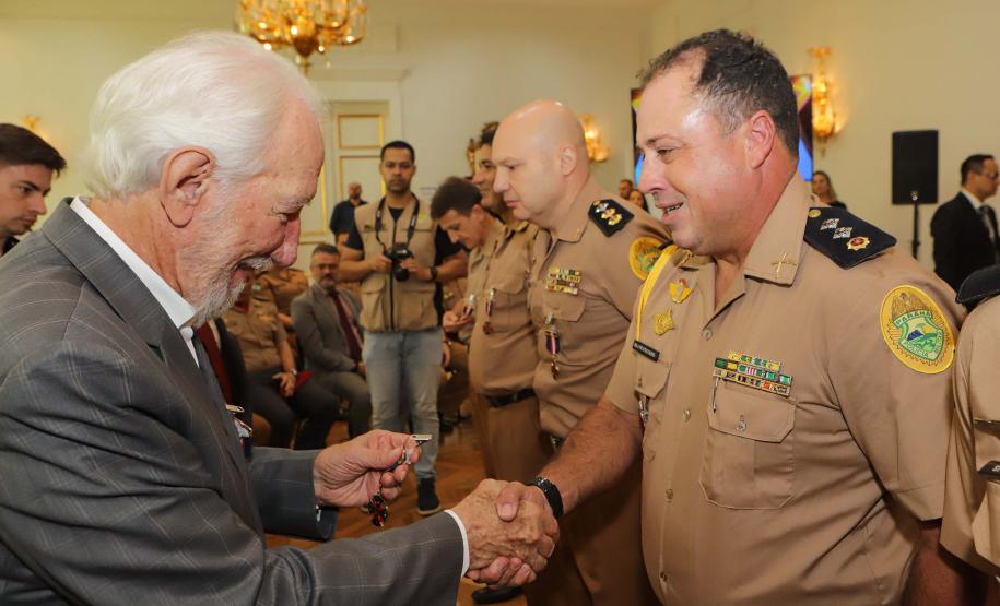 Casa Militar comemora 95 anos e condecora autoridades com medalhas de mérito