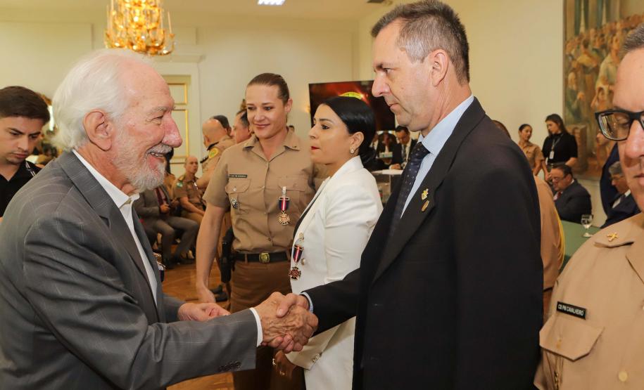 Casa Militar comemora 95 anos e condecora autoridades com medalhas de mérito