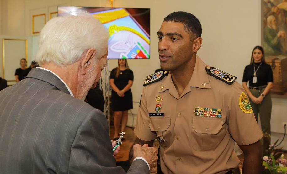 Casa Militar comemora 95 anos e condecora autoridades com medalhas de mérito