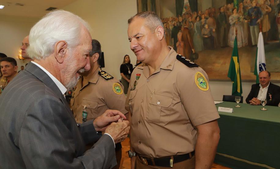 Casa Militar comemora 95 anos e condecora autoridades com medalhas de mérito