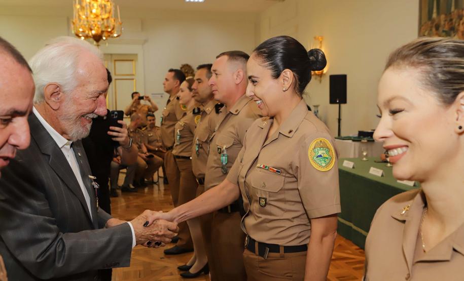 Casa Militar comemora 95 anos e condecora autoridades com medalhas de mérito