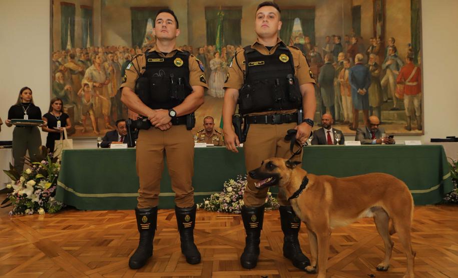 Casa Militar comemora 95 anos e condecora autoridades com medalhas de mérito