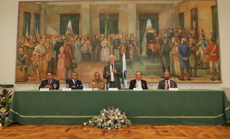 Casa Militar comemora 95 anos e condecora autoridades com medalhas de mérito