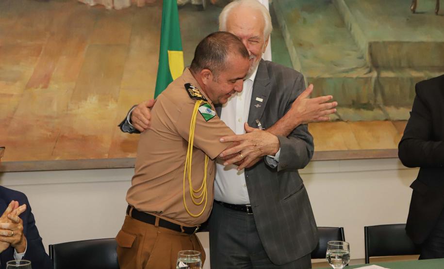 Casa Militar comemora 95 anos e condecora autoridades com medalhas de mérito