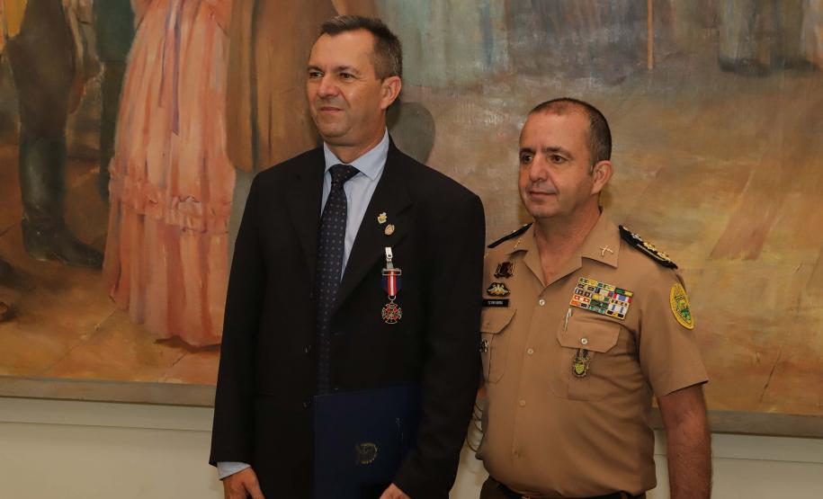 Casa Militar comemora 95 anos e condecora autoridades com medalhas de mérito