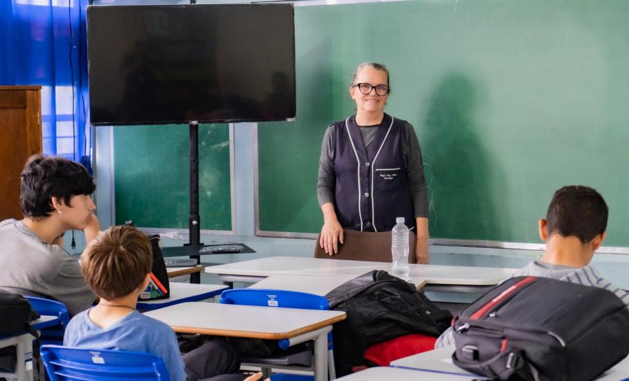 Professora da rede usa paixão pelo censo para ensinar cidadania aos alunos de bairro de Curitiba