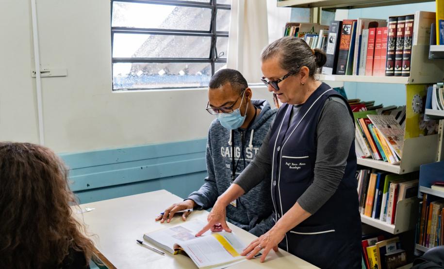 Professora da rede usa paixão pelo censo para ensinar cidadania aos alunos de bairro de Curitiba