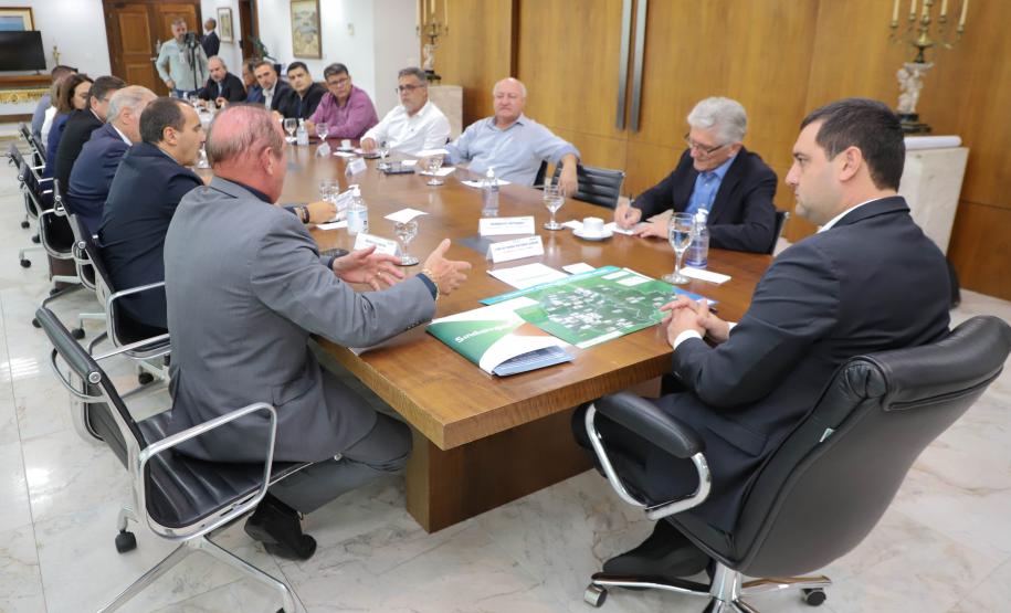 Governador recebe nova diretoria do Sindiavipar e reforça apoio do Estado ao setor