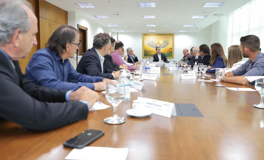 Governador recebe nova diretoria do Sindiavipar e reforça apoio do Estado ao setor