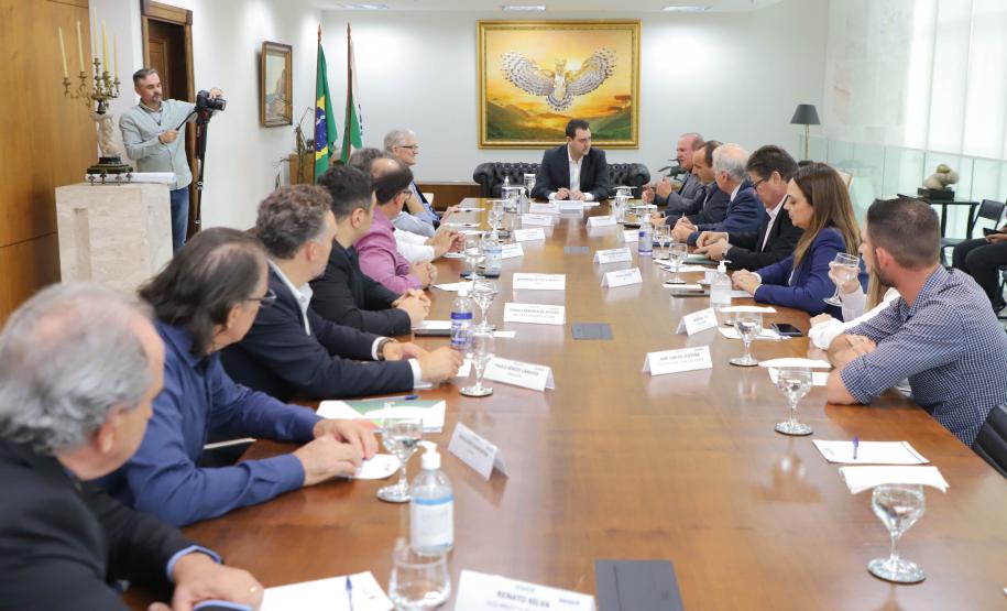 Governador recebe nova diretoria do Sindiavipar e reforça apoio do Estado ao setor