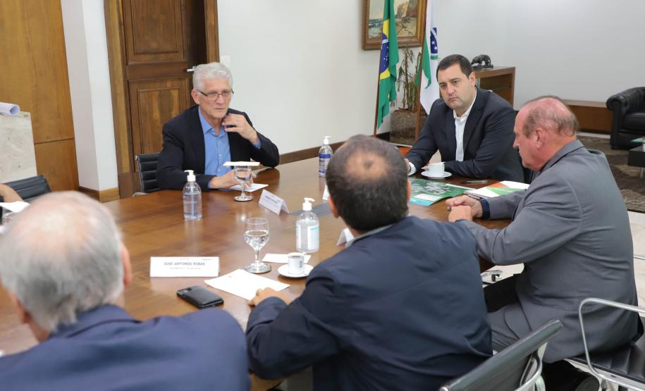 Governador recebe nova diretoria do Sindiavipar e reforça apoio do Estado ao setor