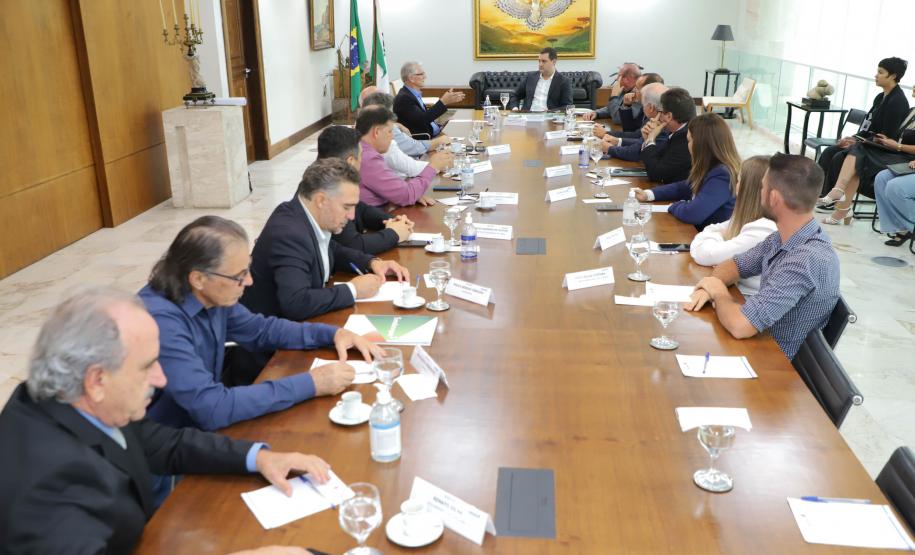 Governador recebe nova diretoria do Sindiavipar e reforça apoio do Estado ao setor