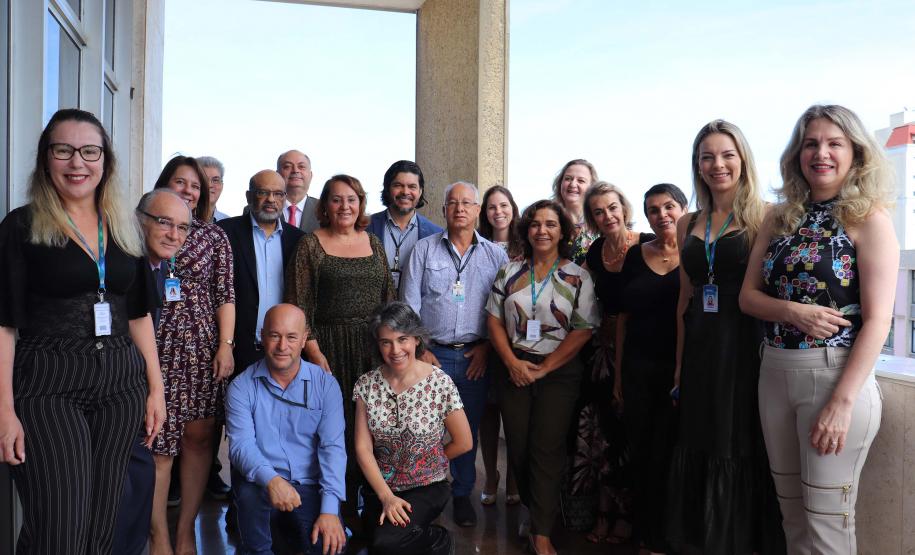 Referência em contas públicas, servidora paranaense recebe medalha de mérito