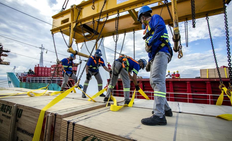 Referência no Brasil, Porto de Paranaguá celebra 88 anos com foco no futuro