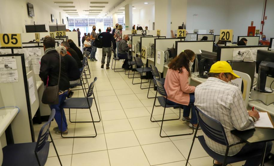 Agências do Trabalhador: semana começa com 13,4 mil vagas abertas no Paraná
