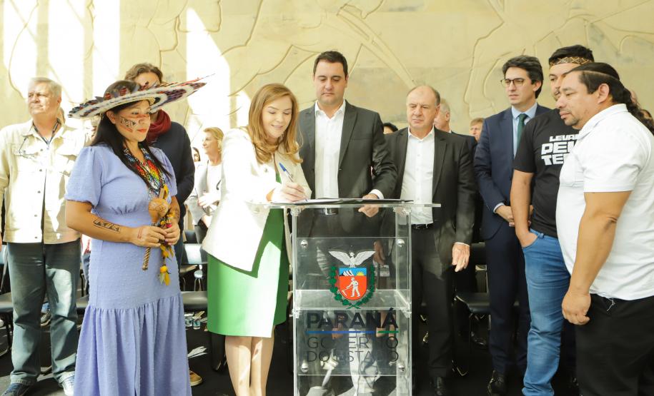 Governador sanciona lei que cria o Conselho dos Povos Indígenas do Paraná