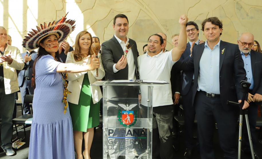 Governador sanciona lei que cria o Conselho dos Povos Indígenas do Paraná