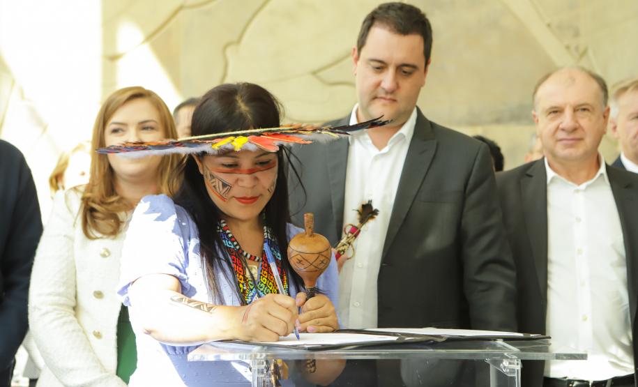 Governador sanciona lei que cria o Conselho dos Povos Indígenas do Paraná
