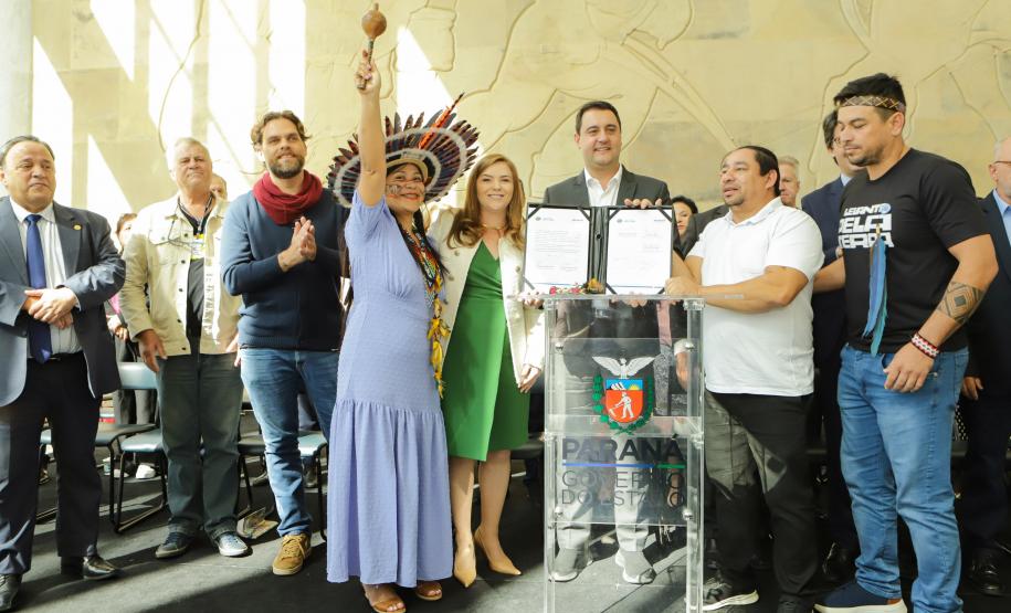 Governador sanciona lei que cria o Conselho dos Povos Indígenas do Paraná