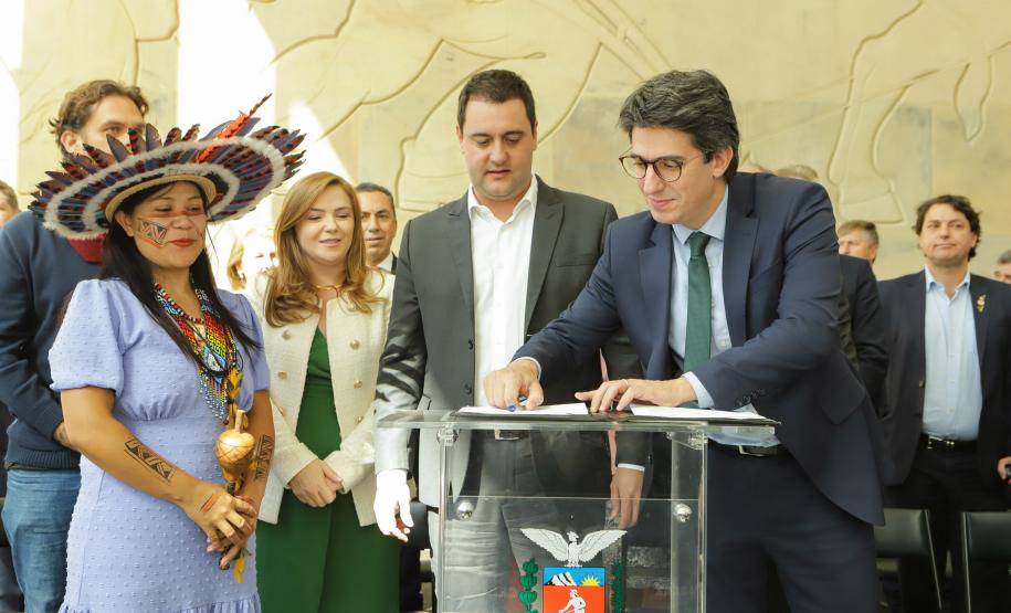 Governador sanciona lei que cria o Conselho dos Povos Indígenas do Paraná