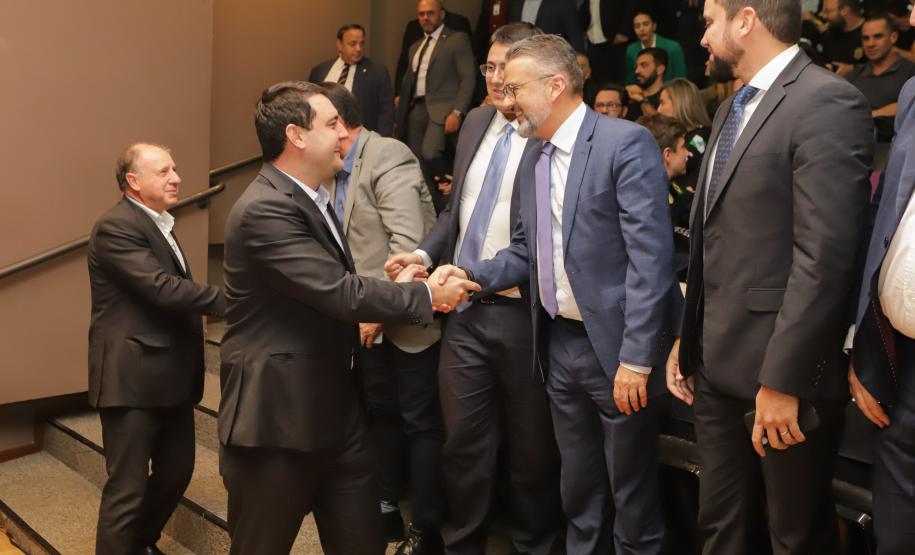 Governador comemora avanços na segurança pública em entrega de homenagens da Polícia Civil