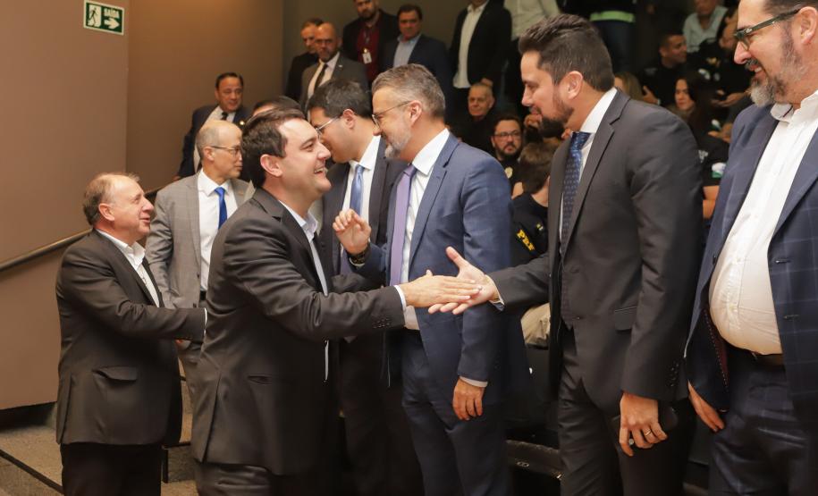 Governador comemora avanços na segurança pública em entrega de homenagens da Polícia Civil