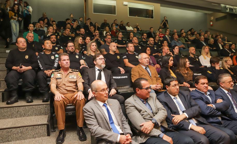 Governador comemora avanços na segurança pública em entrega de homenagens da Polícia Civil