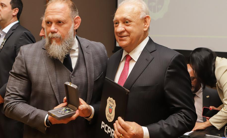 Governador comemora avanços na segurança pública em entrega de homenagens da Polícia Civil