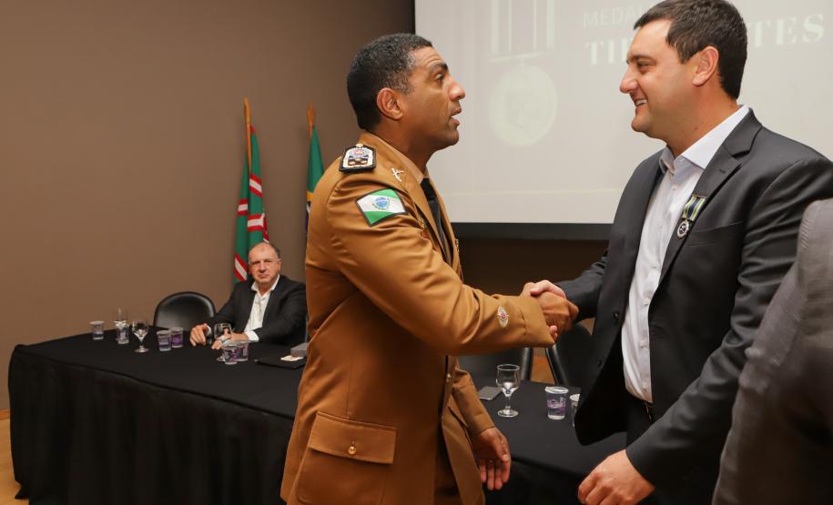 Governador comemora avanços na segurança pública em entrega de homenagens da Polícia Civil