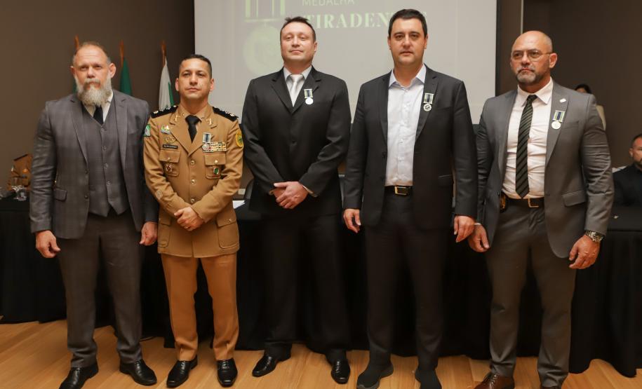 Governador comemora avanços na segurança pública em entrega de homenagens da Polícia Civil