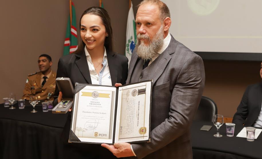 Governador comemora avanços na segurança pública em entrega de homenagens da Polícia Civil